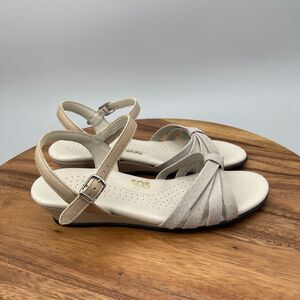 SAS Strippy Sandals Womens Size 8.5 W Cream Leather Strappy Casual Wedge Comfort